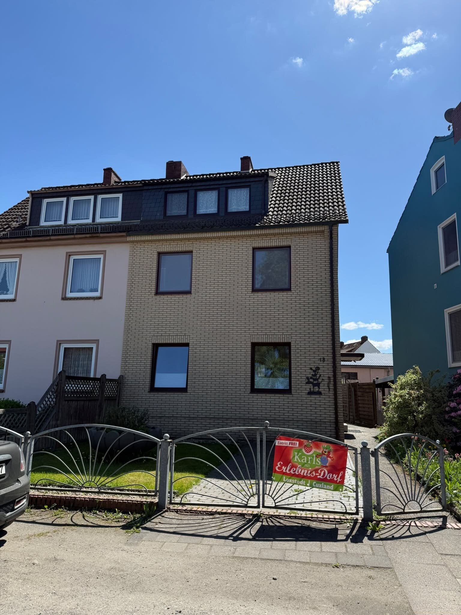 Wunderschönes Doppelhaus mit zwei Wohneinheiten – auch als Einfamilienhaus nutzbar Wunderschönes Doppelhaus mit zwei Wohneinheiten – auch als Einfamilienhaus nutzbar